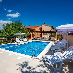 Pensjonat E-m With Private Pool